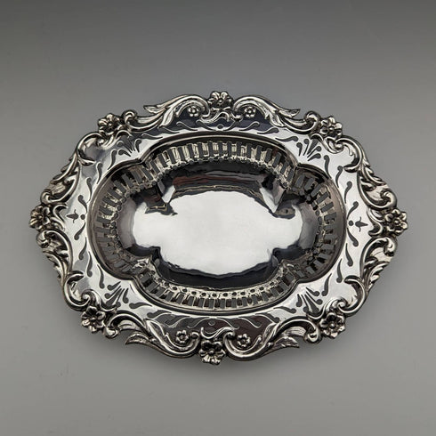 1903年 英国アンティーク 純銀製ボンボンディッシュ 80g William Hutton