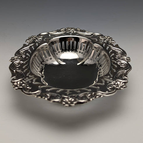 1903年 英国アンティーク 純銀製ボンボンディッシュ 80g William Hutton