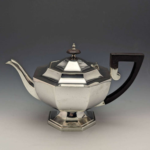 1918 British Antique Sterling Silver Large Teapot 731g Walker and Hall