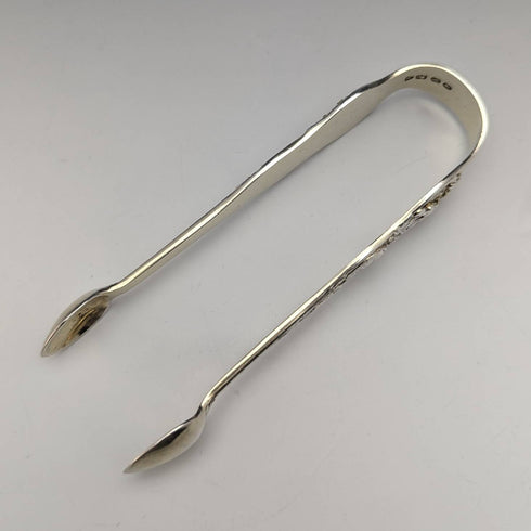 Pinzas para azúcar de plata esterlina antigua británica de 1876, grabado en relieve