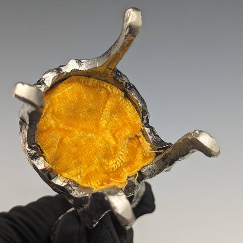 1940年代 真鍮製 椅子型 懐中時計ホルダー イエローシート