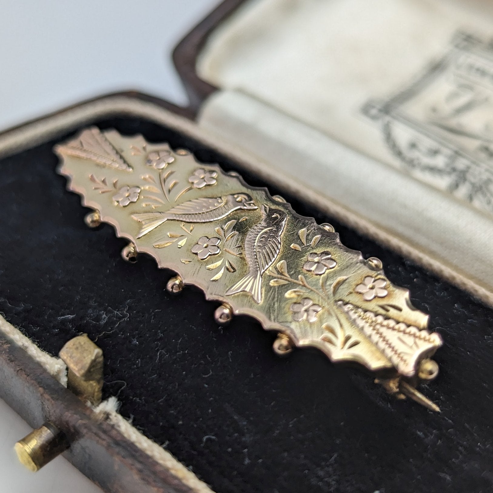 1875年頃 英国アンティーク 9ctゴールド製 小鳥装飾 ピンブローチ ケース入