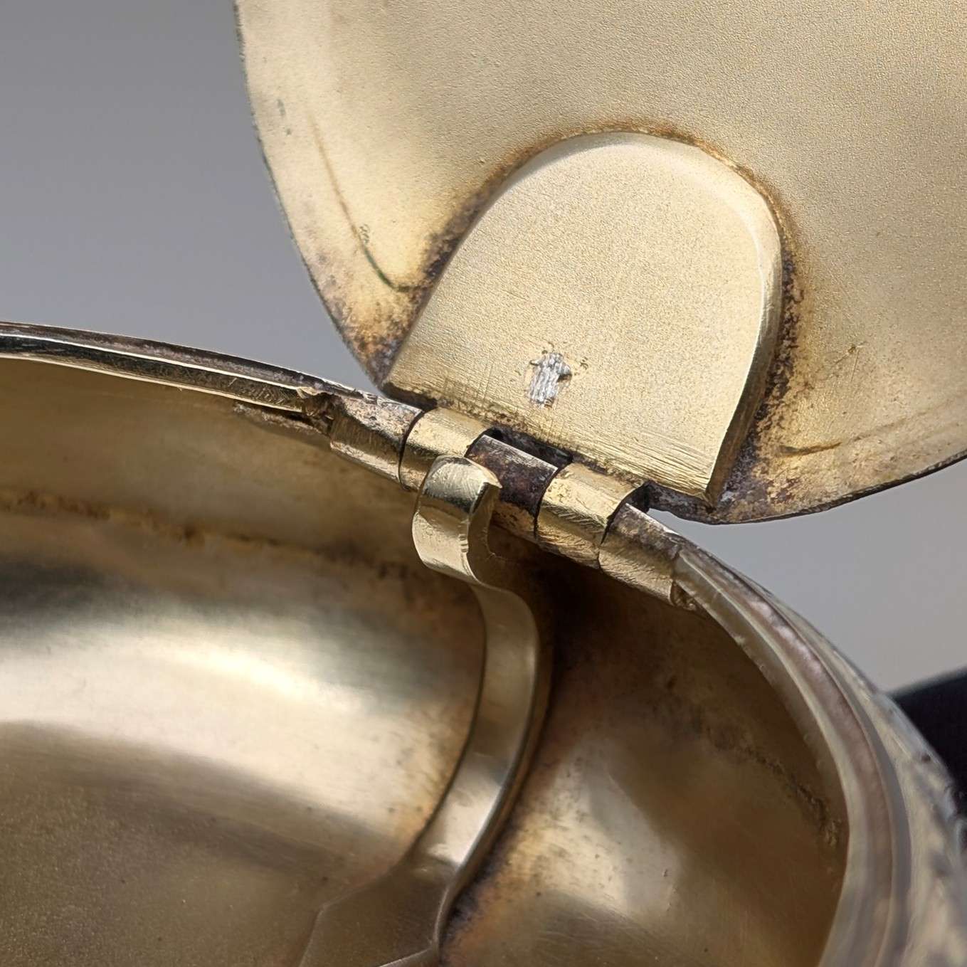 1890年 英国アンティーク 純銀製 オーバルスナッフボックス 90g Howard
