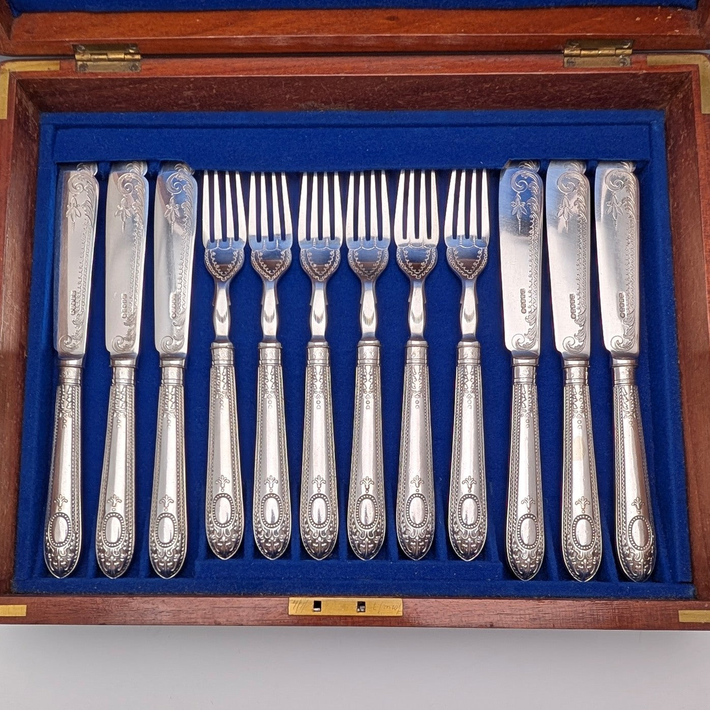 人気激安 アンティーク 1870年 純銀製、レアなハンドルのバターナイフ カトラリー